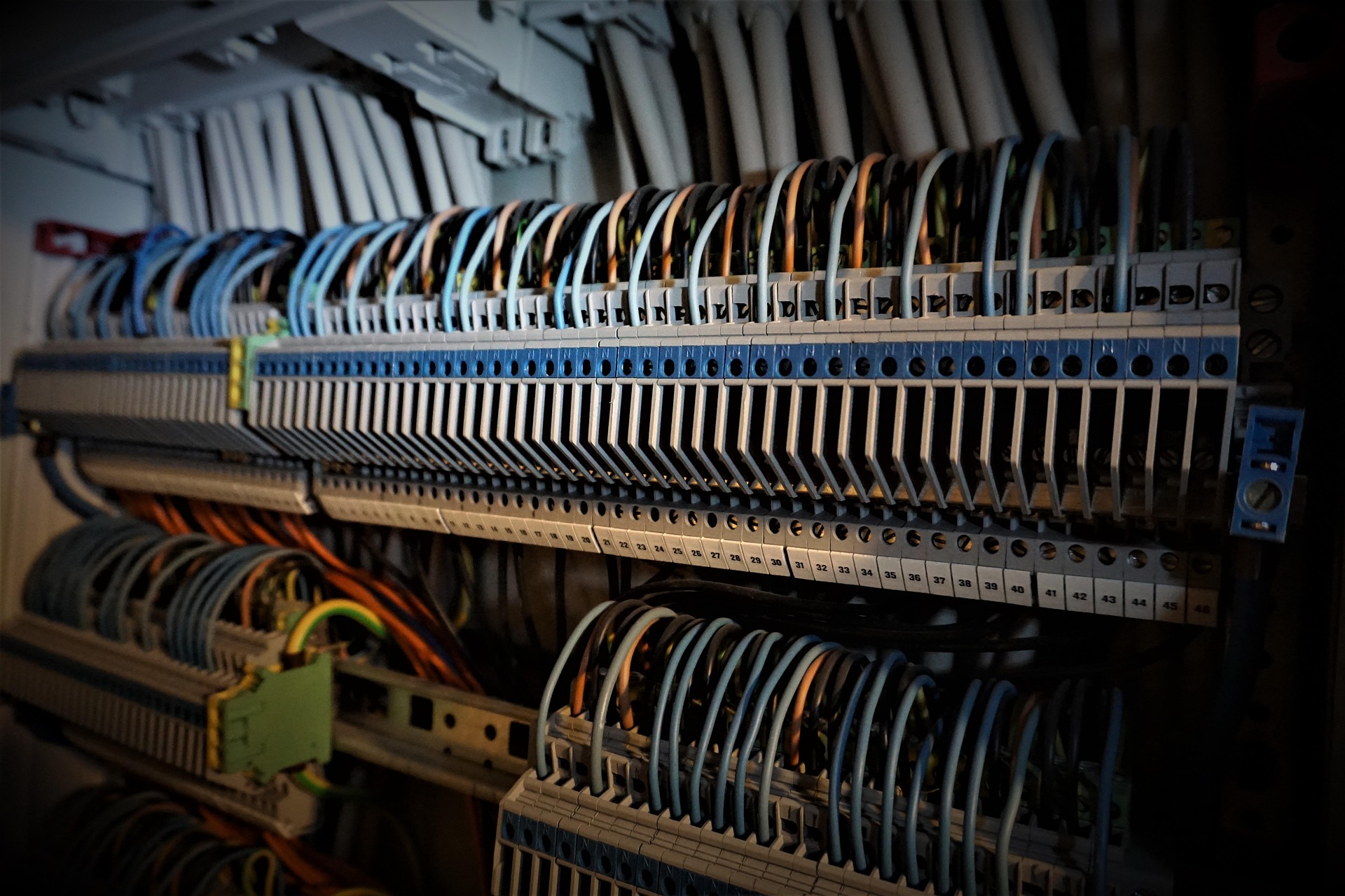 Moderne Klemmen im Schaltschrank